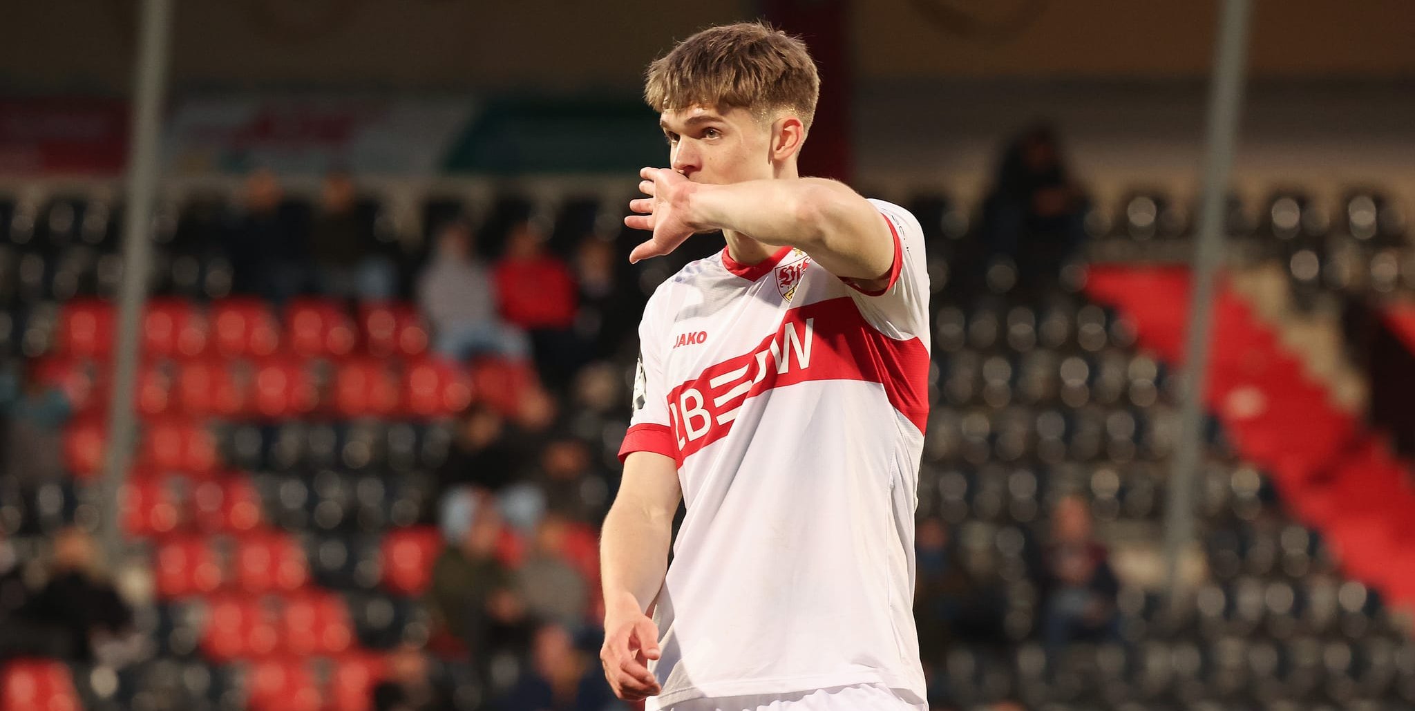 Leon Reichardt, hier noch im Trikot des VfB Stuttgart,  hätte für Hansa Rostock fast sein erstes Tor geschossen. Bild: Baumann