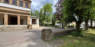 Rund um die Aussegnungshalle in Böblingen startet das Café Vergissmeinnicht auf dem Alten Friedhof.