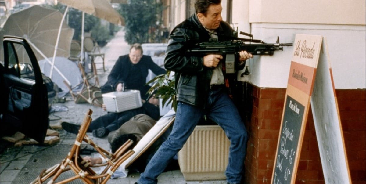 Robert De Niro ballert in „Ronin“ aus allen Rohren.