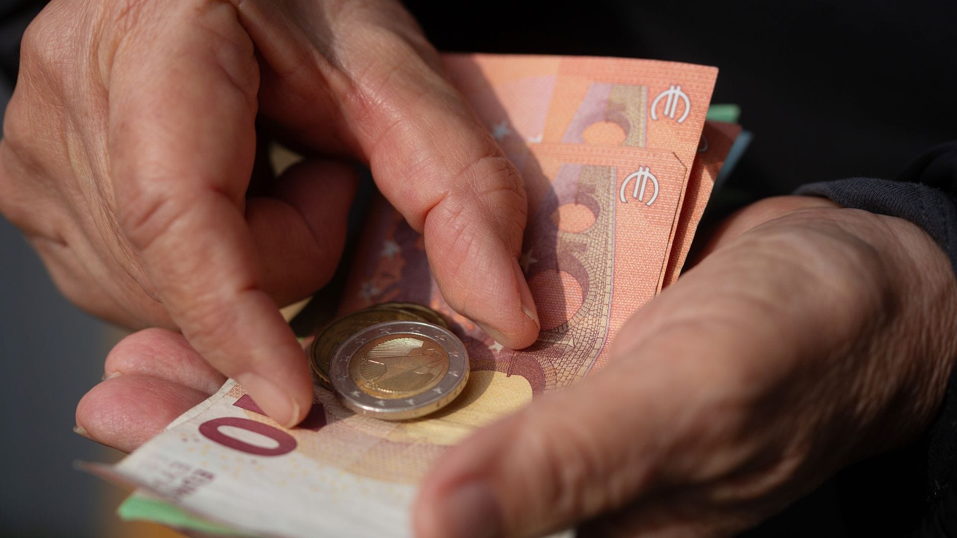 In Deutschland sind die Bezüge aus der gesetzlichen Rente im Schnitt nicht üppig. (Archivbild)