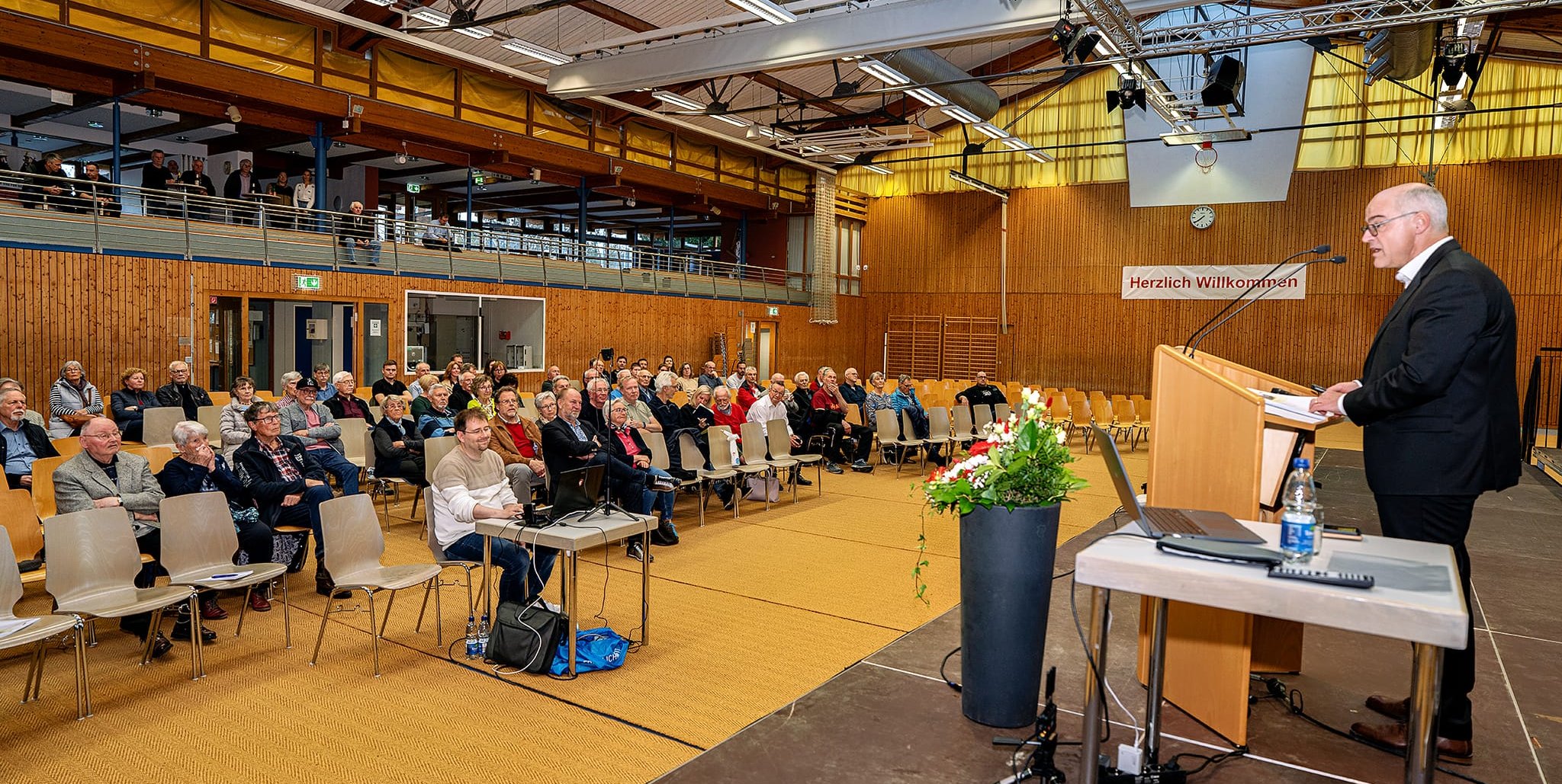 Über zwei Stunden gab es Informationen von Bürgermeister Martin Thüringer bei der Bürgerversammlung.