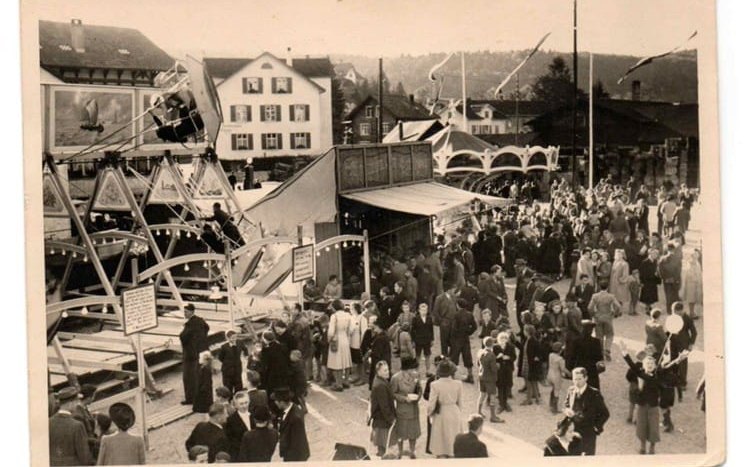 Schiffschaukel und Schießbude gehörten zu Beginn mit dazu.