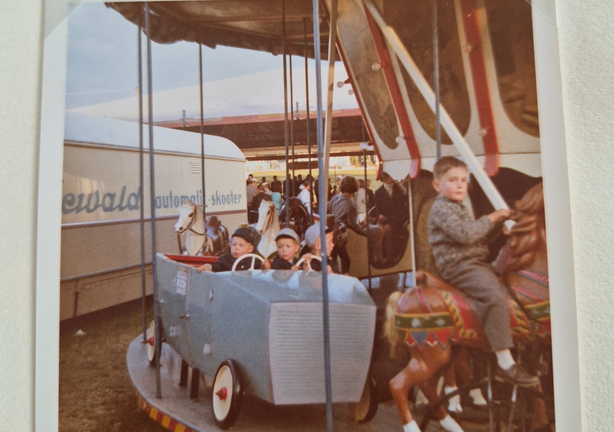 Auch in den 60er Jahren war das Kinderkarussell sehr beliebt.