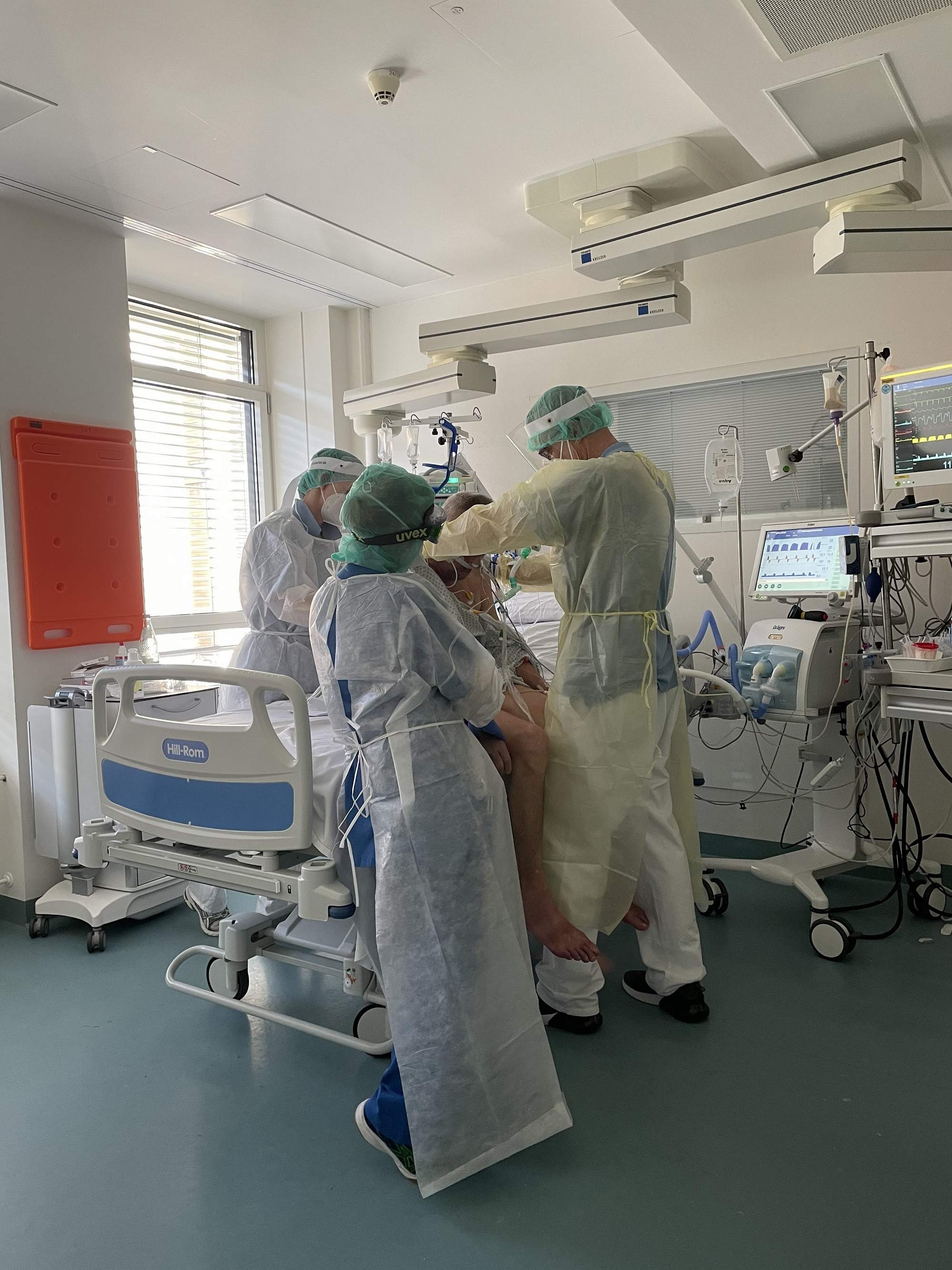 Arbeiten am Anschlag: Auch wenn zurzeit nur sieben Corona-Patienten in den Kliniken im Landkreis Böblingen auf der Intensivstation behandelt werden müssen, ist die Lage in den vier Häusern aufgrund der hohen Infektionszahlen extrem angespannt. Bild: z