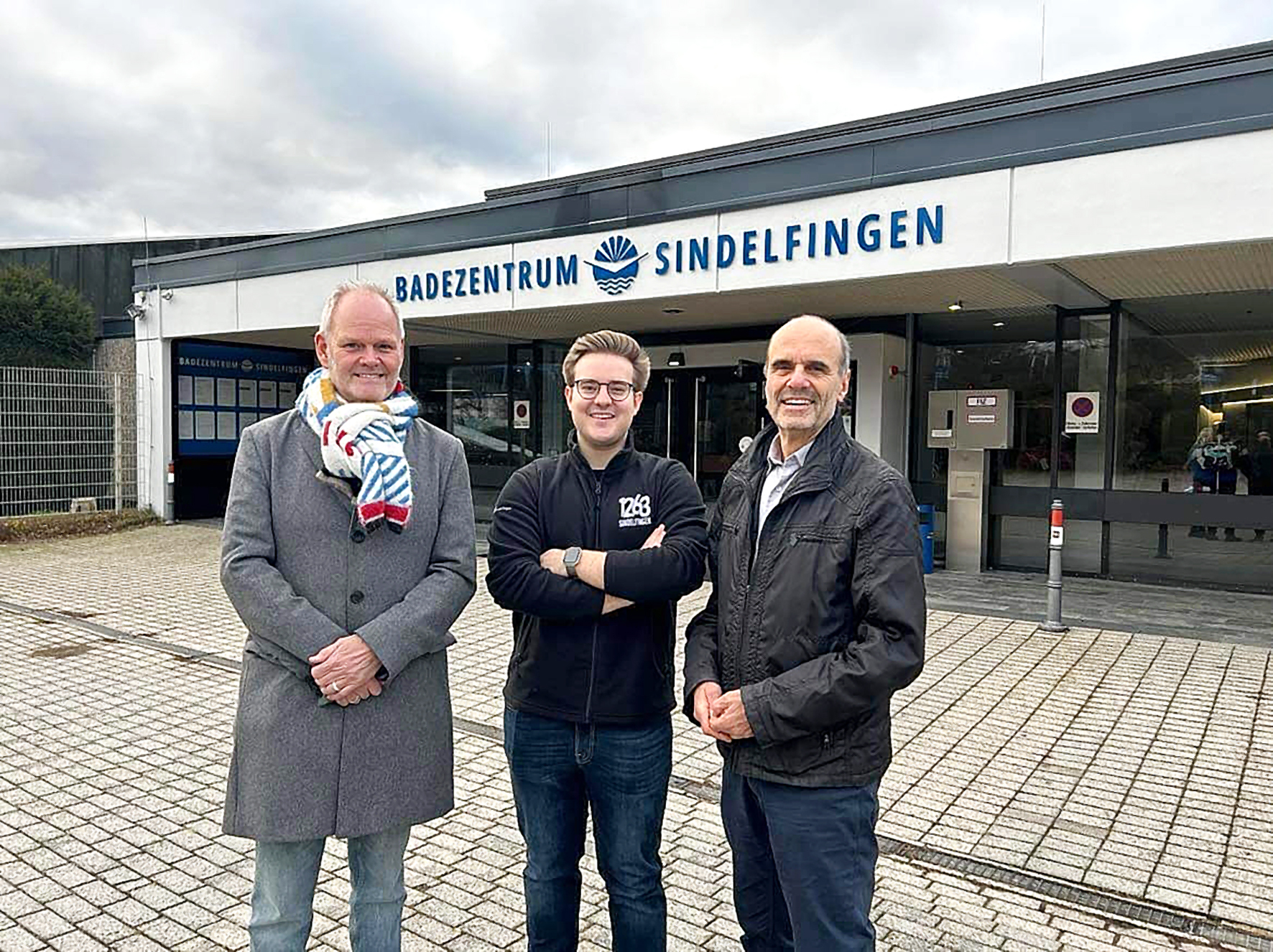 Die Stadträte Axel Finkelnburg, Maximilian Reinhardt und Ulrich Hensinger (von links) positionieren sich klar gegen die von der Stadtverwaltung favorisierte 100-Millionen-Euro-Variante für das  Sindelfinger Badezentrum.  Bild: z