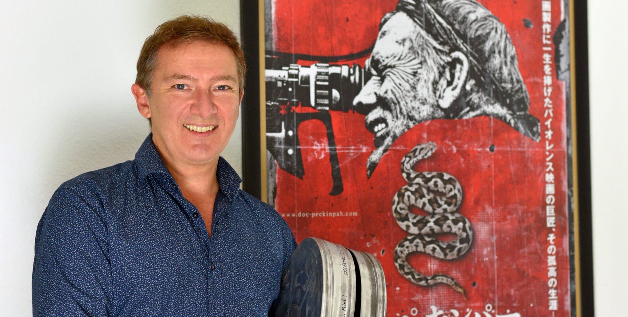Mike Siegel und das japanische Plakat seiner Peckinpah-Doku.