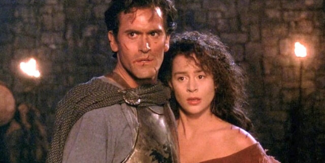 Bruce Campbell und Embeth Davidtz in „Armee der Finternis“.