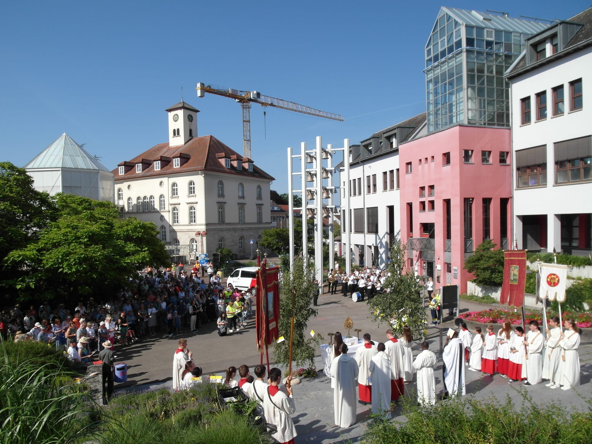 Auf der Sindelfinger Rathausvorplatz war früher der Start der Fronleichnamsprozession.