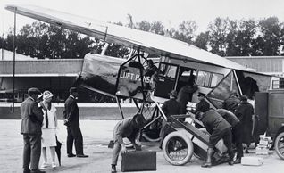 Die Fokker-Grulich FII D-742 vor dem Start in Berlin-Tempelhof.