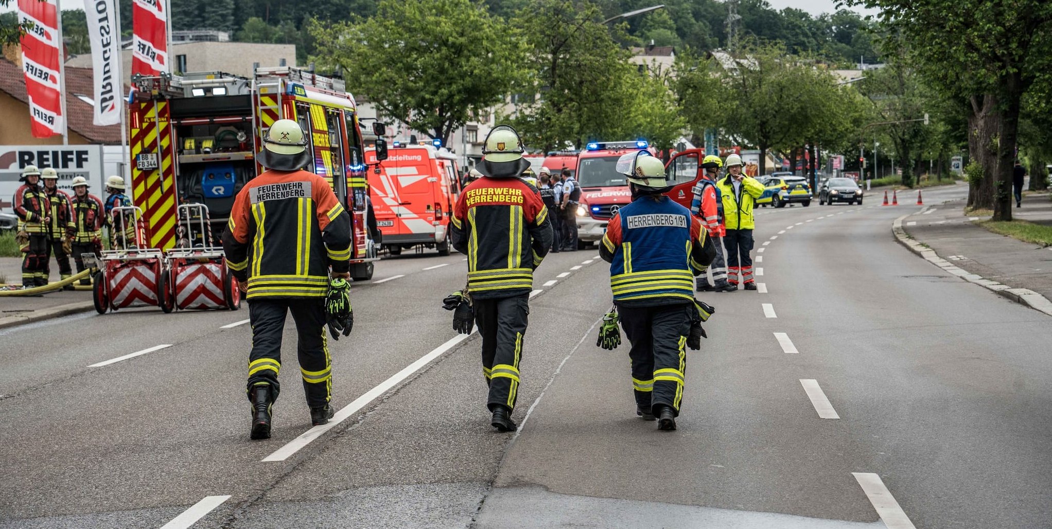 Die Feuerwehr war mit einem Großaufgebot bei dem Brand in der Sindelfinger Neckarstraße.