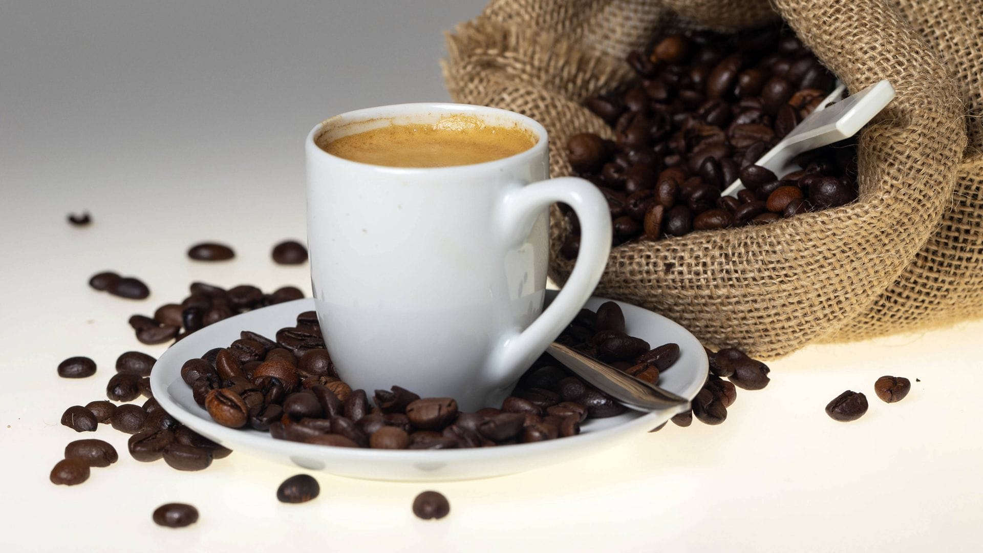 Die Preise für Bohnenkaffee sind um gut 12 Prozent gestiegen (Symbolbild).