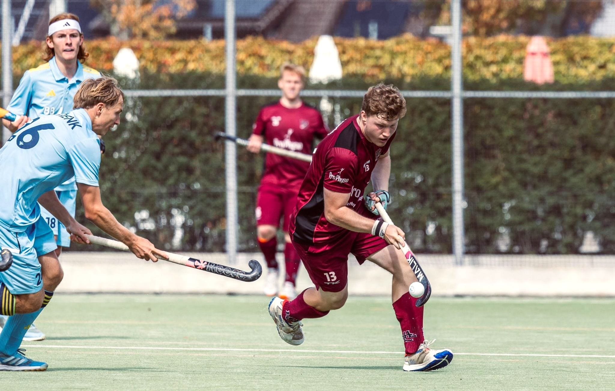 Max Oswald (hier im roten Trikot des HC Ludwigsburg) in einem Spiel der 2. Bundesliga 2025.