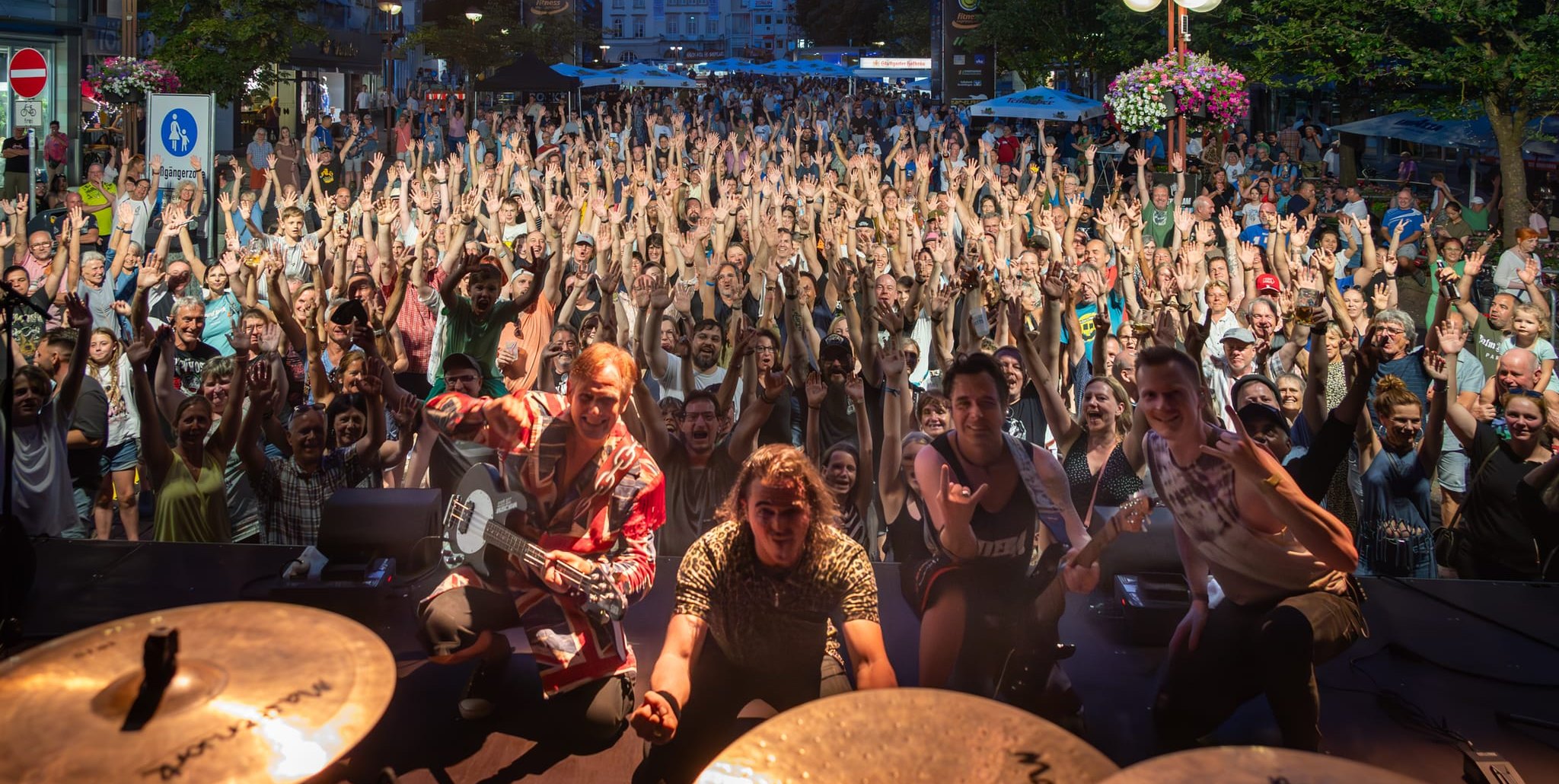 „Die Toten Ärzte“ rocken auf dem Marktplatz.