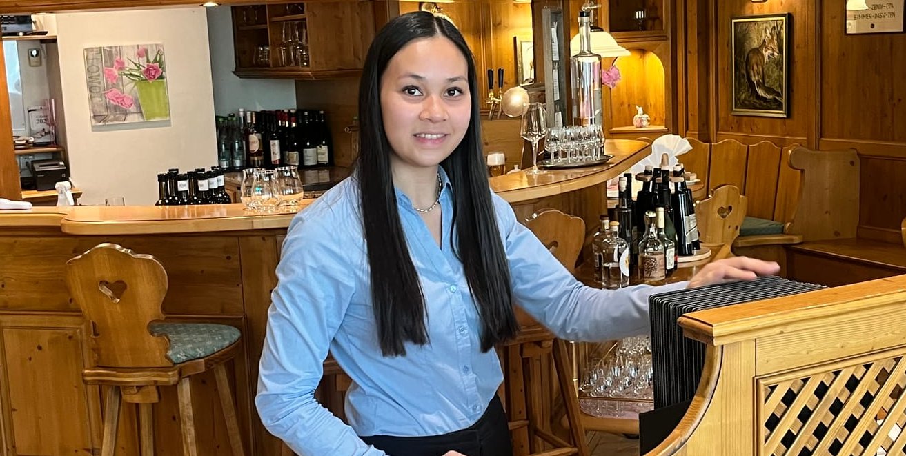 Vian Lê wurde im Hotel Erikson ab 2018 ausgebildet und hat jetzt die Restaurantleitung übernommen.