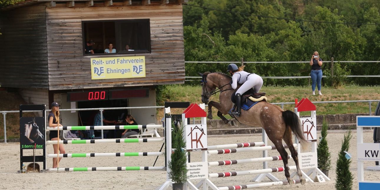 Auch am zweiten Turnierwochenende geht es in Ehningen in den Parcours.Bild: Häusler