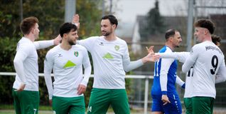 Die Holzgerlingen in Jubelpose. Ben Böttinger,  Marco Quaranta, Felix Hörmann, Julius Hamm und Linus Kislat (verdeckt/von links) Bild: photostampe