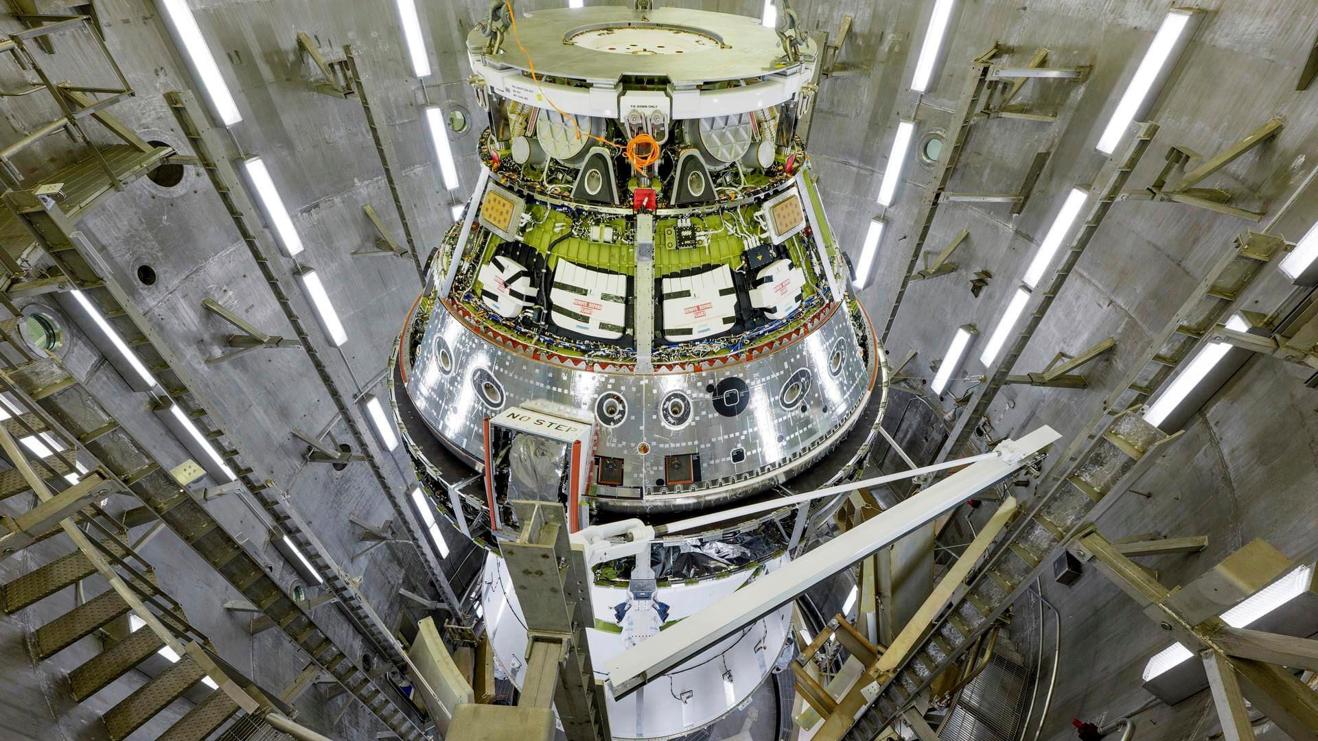 In der ersten Jahreshälfte 2026 sollen drei Männer und eine Frau bei der rund zehntägigen Mission "Artemis 2" den Mond umrunden.  (Archivbild)