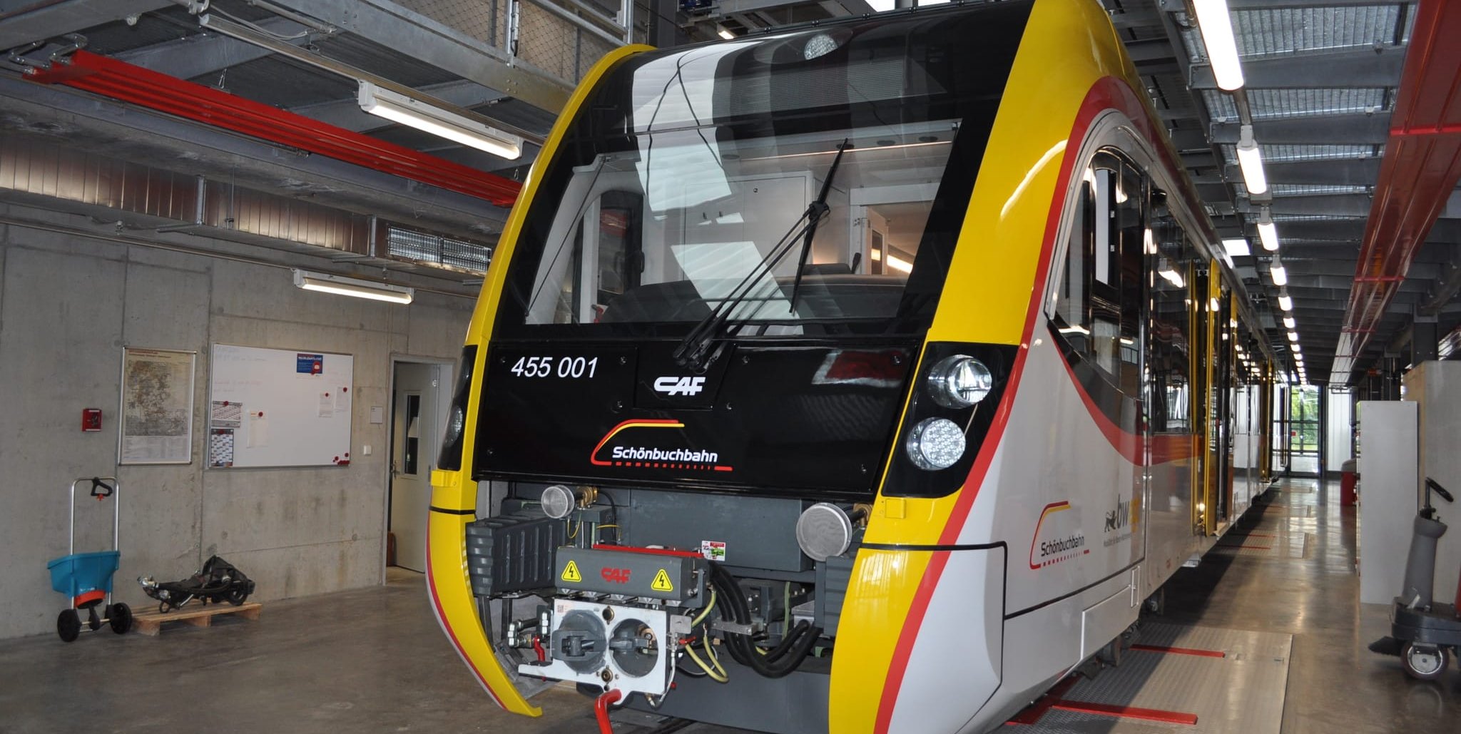 Die gelb-weißen Wagen sollten eigentlich ab Sommer 2025 auf den Schienen in den Kreisen Böblingen und Tübingen problemlos fahren.