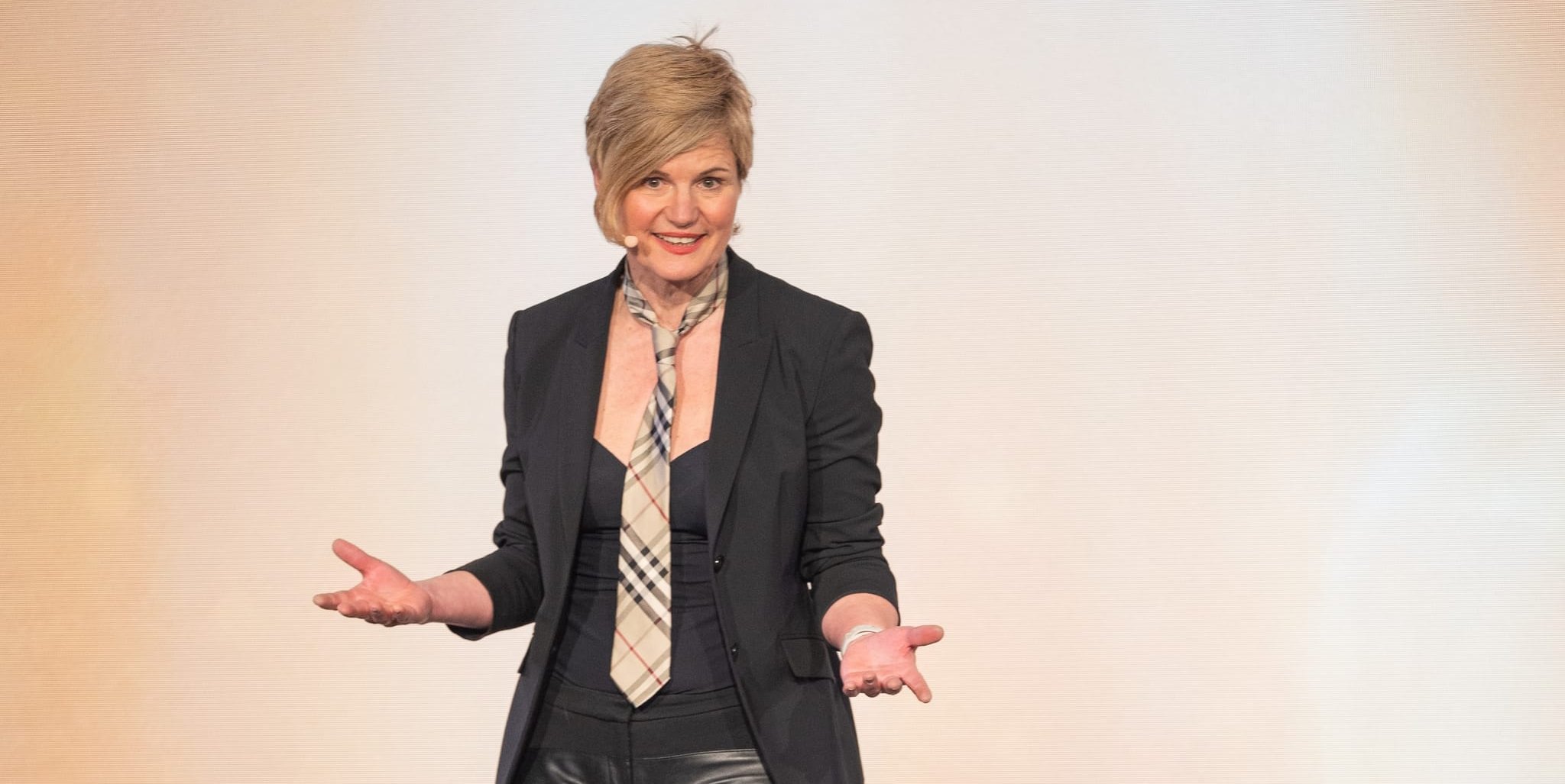 Dr. Daniela Kaiser aus Böblingen wurde beim Internationalen Speaker Slam in Mastershausen mit dem Excellence Award ausgezeichnet.