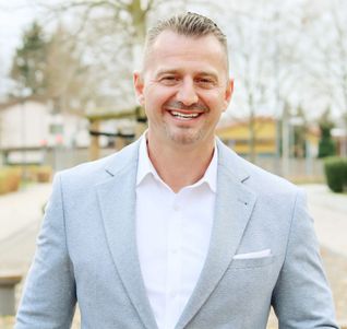 Aleksandar Blazevski ist in Böblingen geboren, aufgewachsen und möchte nun in seiner Heimatstadt Oberbürgermeister werden. Bild: z