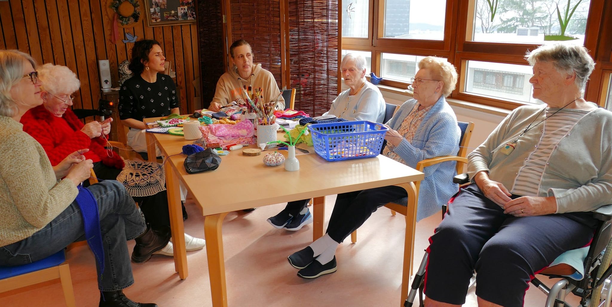 Auf unserem Foto (von links): Ursula Merz, Margot Klappich, Rebecca Esters, Panagiota Melissopoulou, Ursula Klotz, Franziska Philipsky und Helga Langhans.