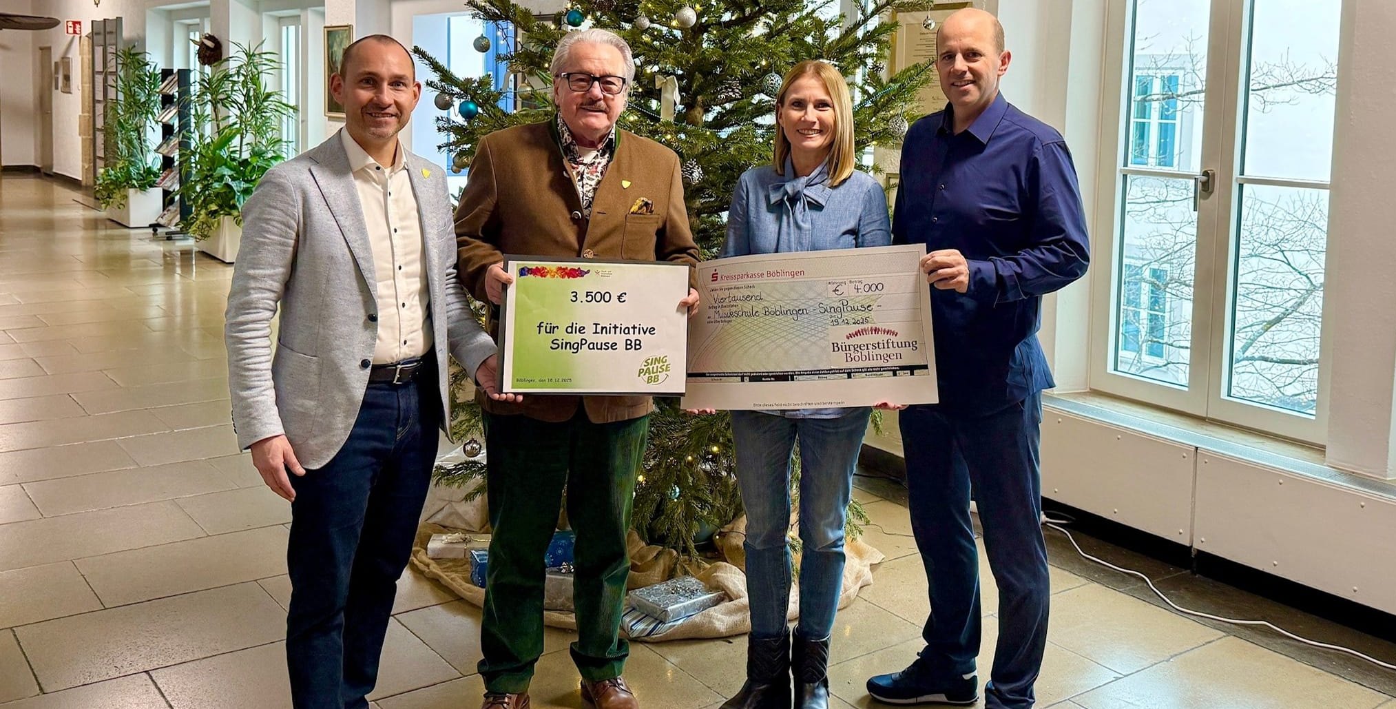 Stiftungsratsvorsitzender Oberbürgermeister Dr. Stefan Belz, Stadtrat Hans-Dieter Schühle, Vorstandsmitglied Monika Gisi-Büttner, Leiter Musik- und Kunstschule Rainer Kropf.