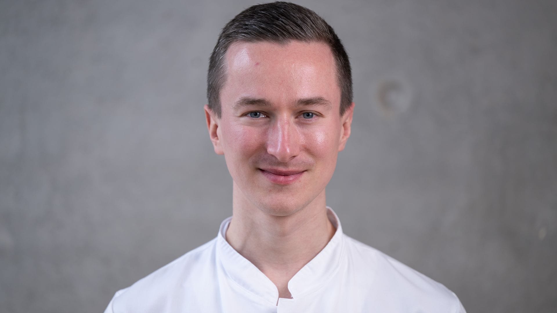 Dr. Timmy Strauß betreut als Arzt am Universitätsklinikum Dresden Patienten, die an einer Seltenen Erkrankung leiden.
