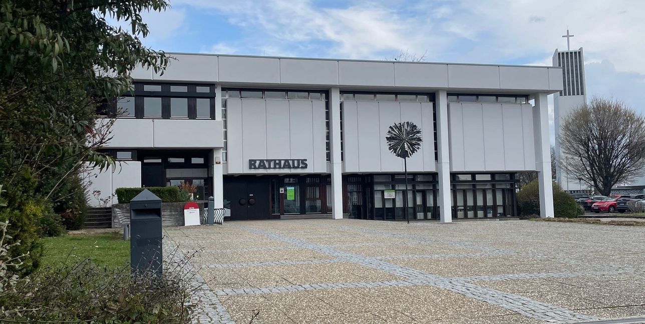 Die öffentlichen Gemeinderatsitzungen finden regelmäßig im Rathaus statt.