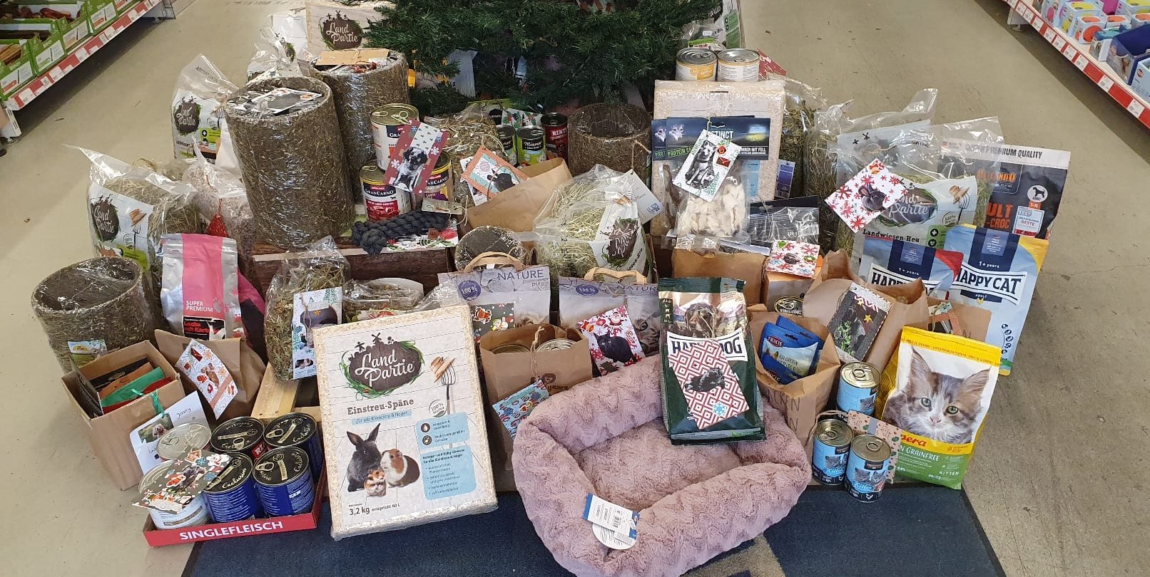 Viele gute Sachen für Tiere, die noch auf ein Zuhause warten.