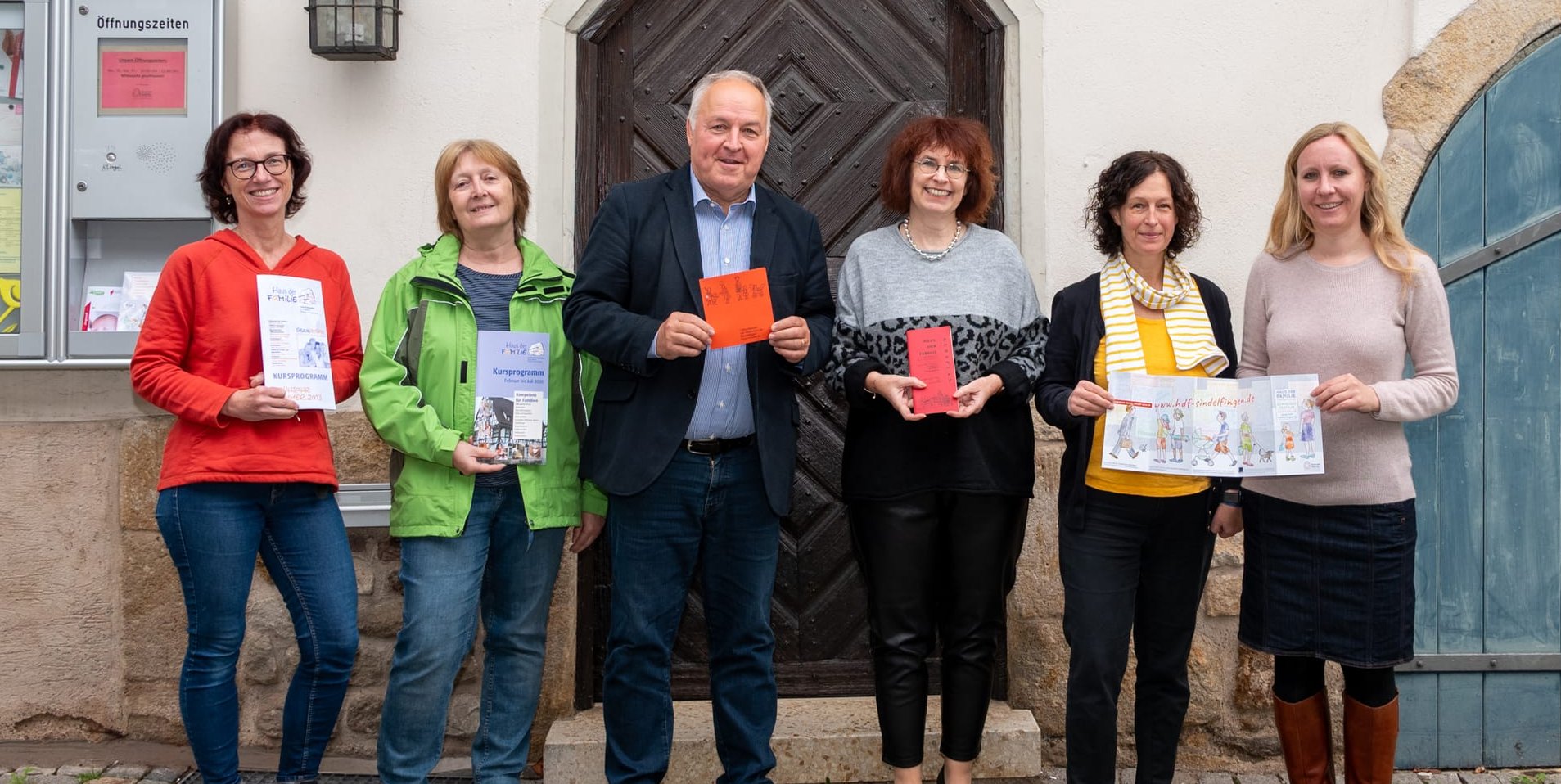 Ein starkes Team leitet das Haus der Familie: Martina Halle (Finanzen), Cornelia Sattler (Verwaltung), Jens Junginger (Geschäftsführender Pfarrer), Eva Schaber (Leitung), Sabine Wagner und Annika Müller (beide Verwaltung).
