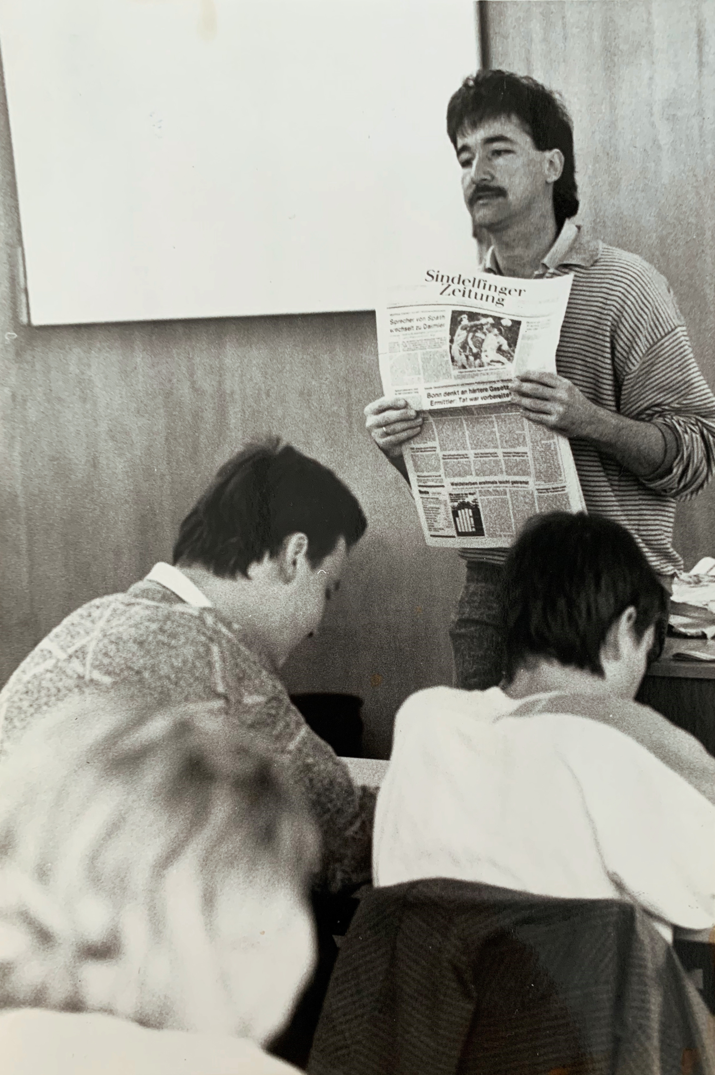 „Zeitung in der Schule“ war schon in den 90ern ein Herzensprojekt von Hans-Jörg Zürn. Bild: Stampe/Archiv