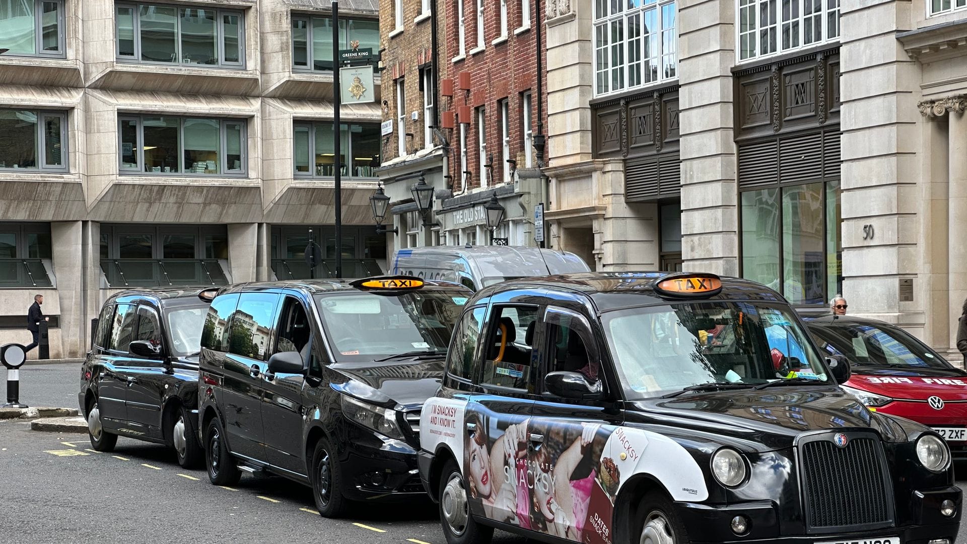 Legendär sind die Londoner Taxis - die "Black Cabs". (Archivbild)