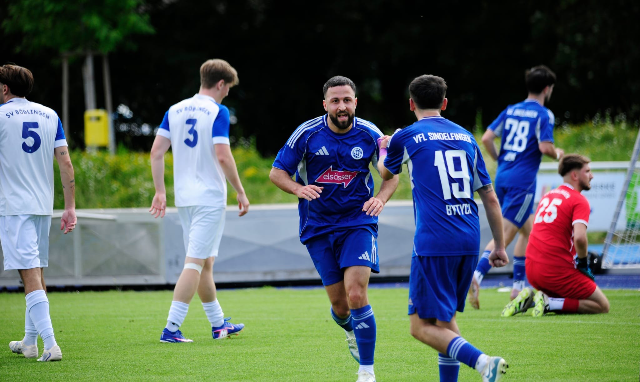 Sindelfingens Tahir Bahadir (mitte) erzielte zwei Treffer beim 4:2-Sieg gegen die SV Böblingen.