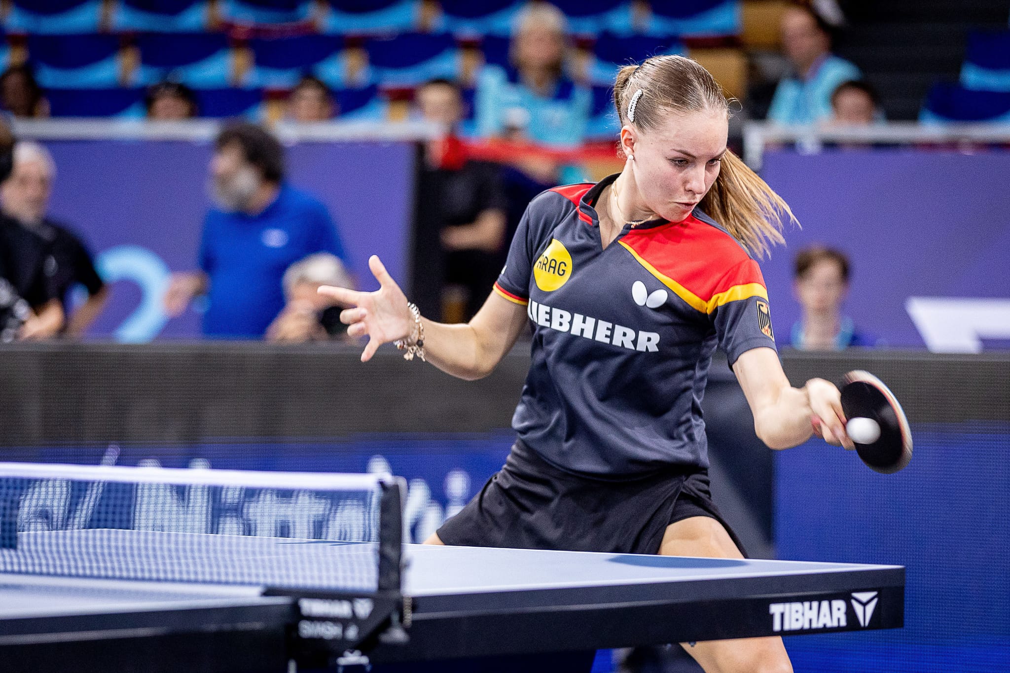 Annett Kaufmann hat bei Olympia 2024 in Paris den Ball fest im Blick