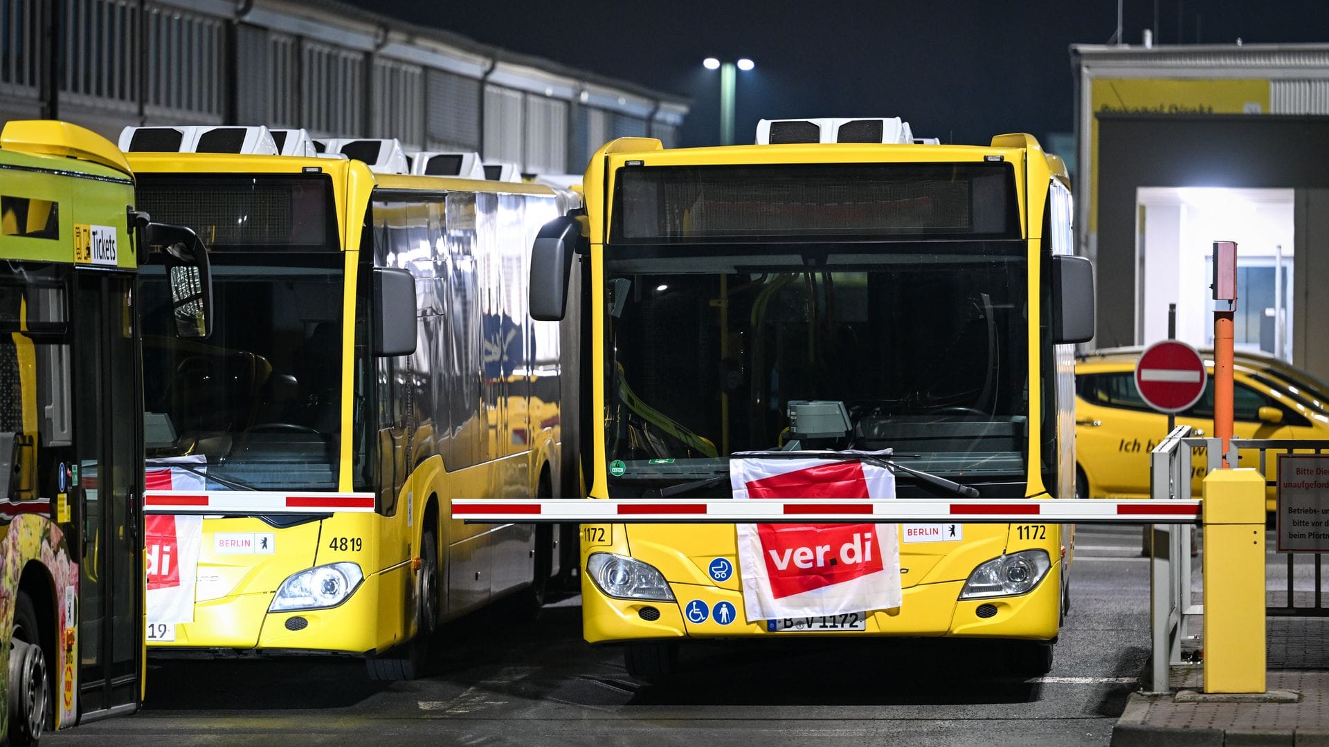 Am Freitag wird in mehreren Bundesländern der Nahverkehr bestreikt. (Symbolbild)