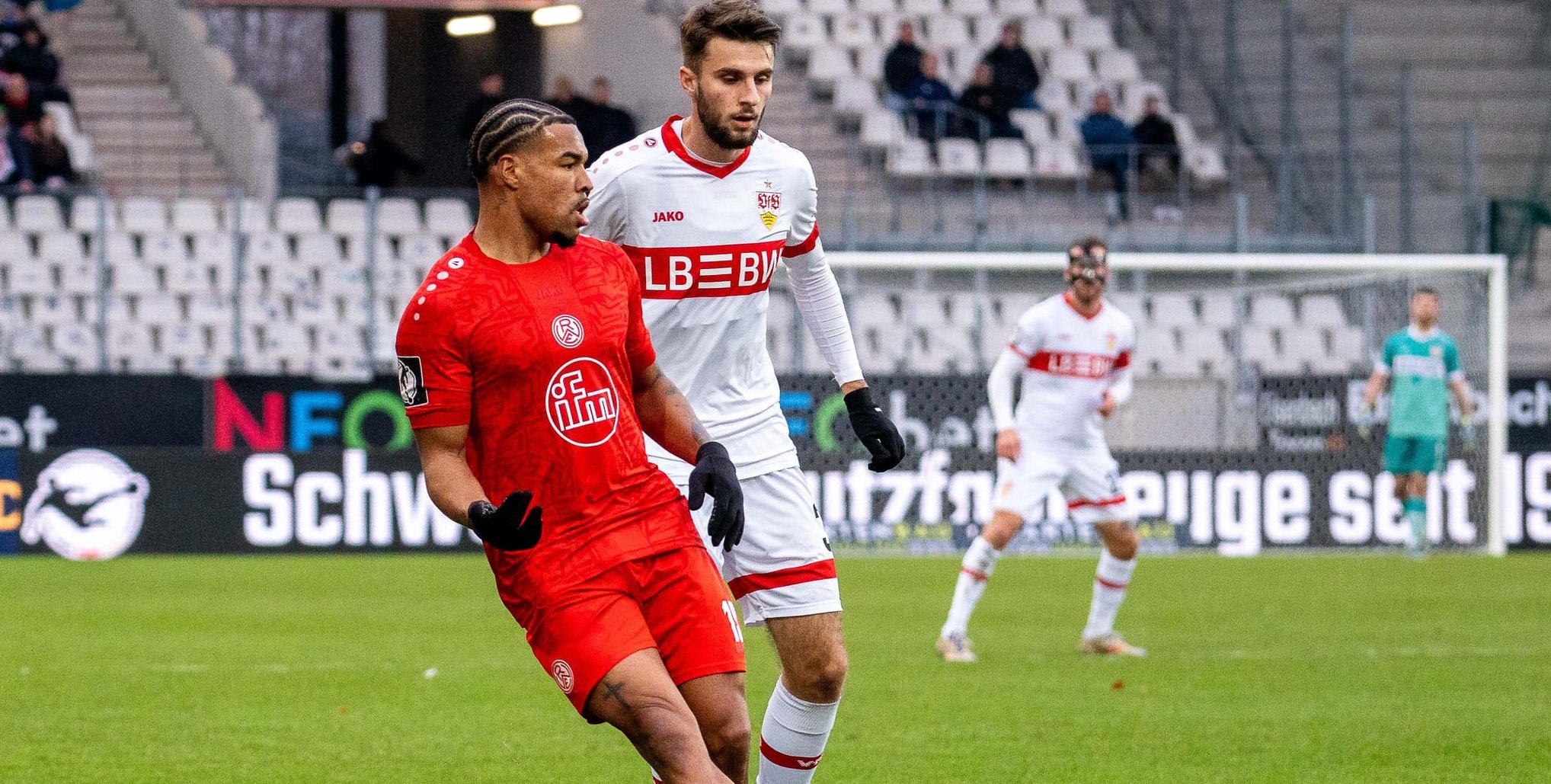 Eliot Bujupi (rechts) wurde von VfB-Trainer Nico Willig in der 63. Minute eingewechselt.