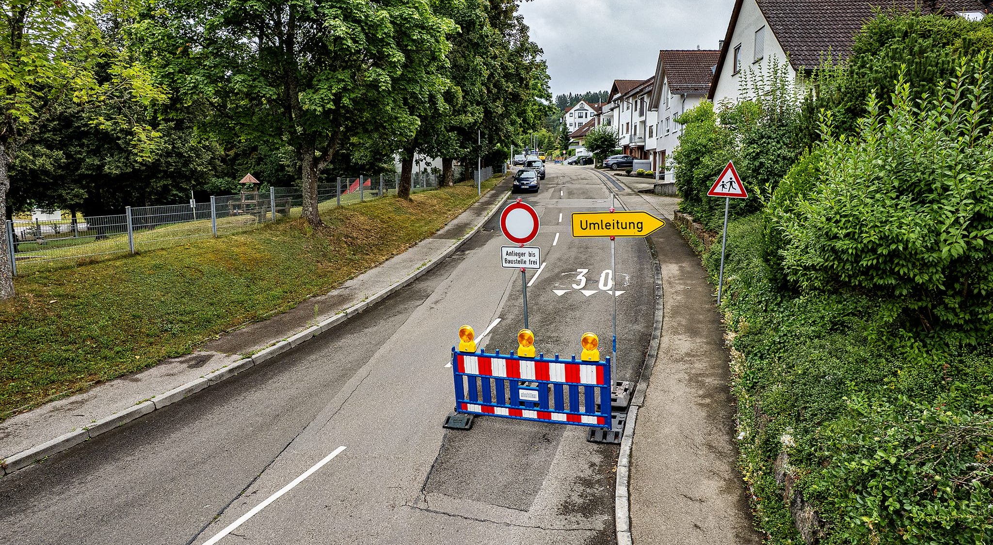 Die Sonnenbergstraße bis einschließlich der Schafhauser Straße ist derzeit nur für Anlieger befahrbar. Das wird sich bis mindestens zum Sommer 2027 auch nicht ändern.