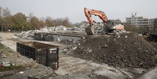 Der zweite von drei Wohnriegeln der Wohnstätten in der Pfarrwiesenallee ist abgerissen.
