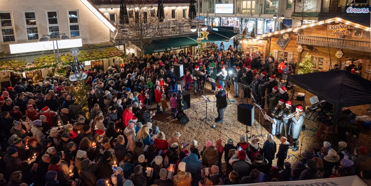 Kaum ein Stehplatz war noch zu ergattern beim Weihnachtssingen gestern in Sindelfingen.
