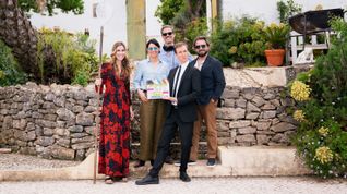 „Lost in Fuseta - Spur der Schatten“: Simone Höller (Produzentin), Eva Meckbach (als Graciana Rosado), Felix Herzogenrath (Regie), Jan Kauter (als Leander Lost), Daniel Christensen (als Carlos Esteves). Bild: ARD Degeto/Mariella Koch