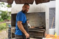 Gyros, Ouzo und Sirtaki: Besucher strömen trotz Regen zum griechischen Kulturfest auf dem Sindelfinger Rathausvorplatz.