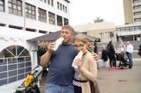 Gyros, Ouzo und Sirtaki: Besucher strömen trotz Regen zum griechischen Kulturfest auf dem Sindelfinger Rathausvorplatz.