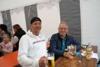 Gyros, Ouzo und Sirtaki: Besucher strömen trotz Regen zum griechischen Kulturfest auf dem Sindelfinger Rathausvorplatz.