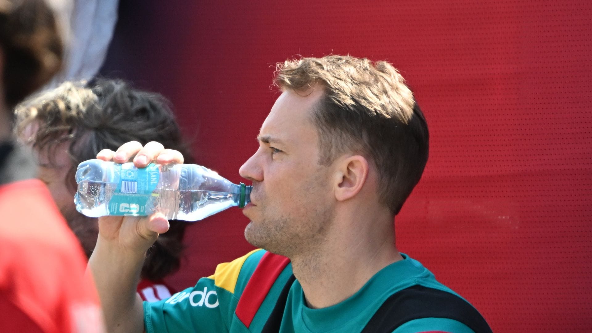 Hat auch ohne Einsatz Durst: Fußball-Nationaltorhüter Manuel Neuer.