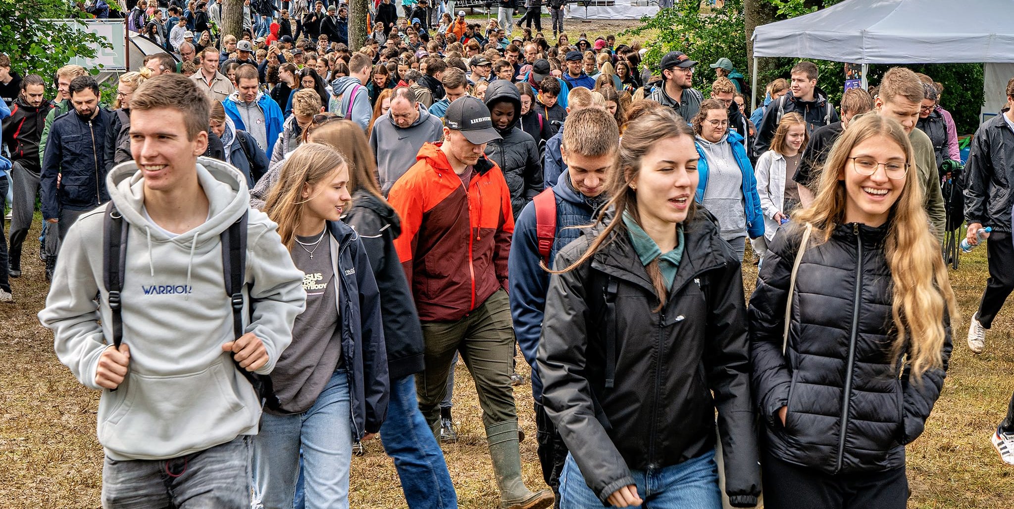 Nicht Rock am Ring, nicht Wacken, und schon gar nicht Glastonbury: Großer Andrang beim Pfingstjugendtreffen in Aidlingen.