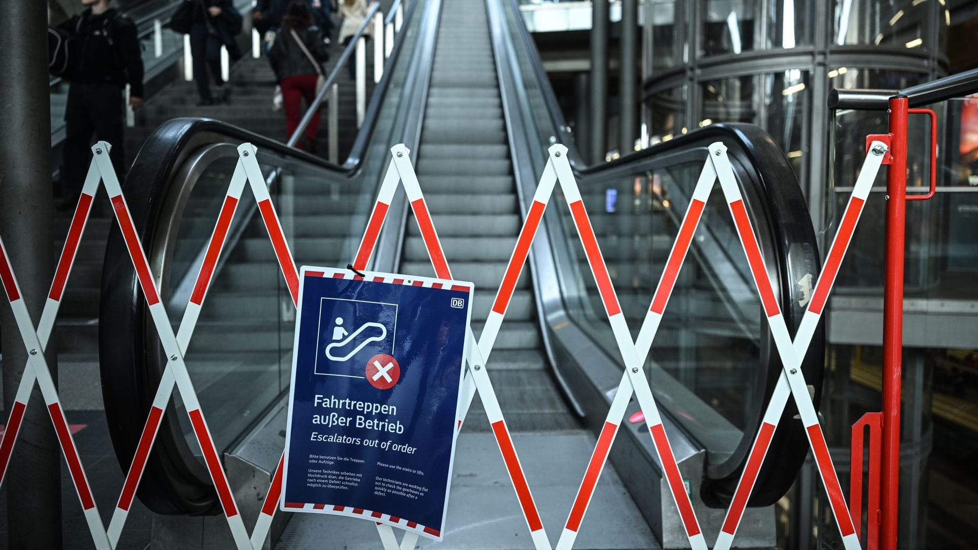 Seit Wochen kaputt: Rolltreppen im Hauptbbahnhof.