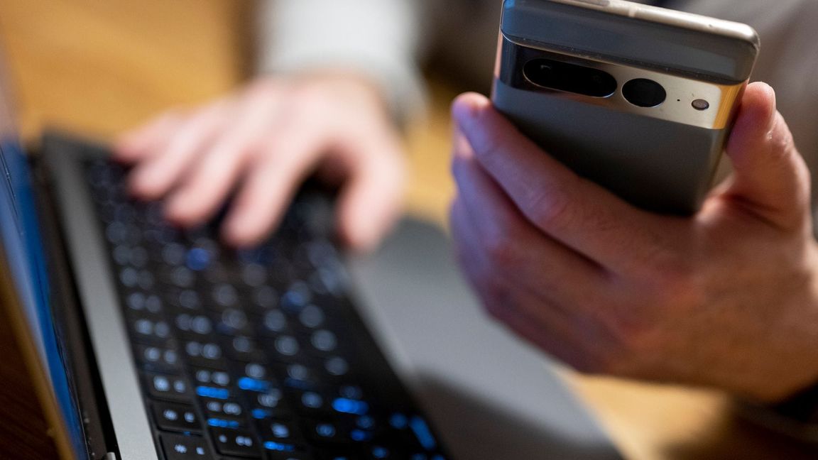 Die Betrüger verwenden gefälschte E-Mail-Adressen und beziehen sich auf reale Standorte und Ansprechpartner von Mercedes. (Symbolbild)