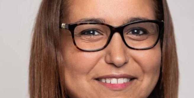 Die Abgeordnete Farida Amrani aus Corbeil-Essonnes.