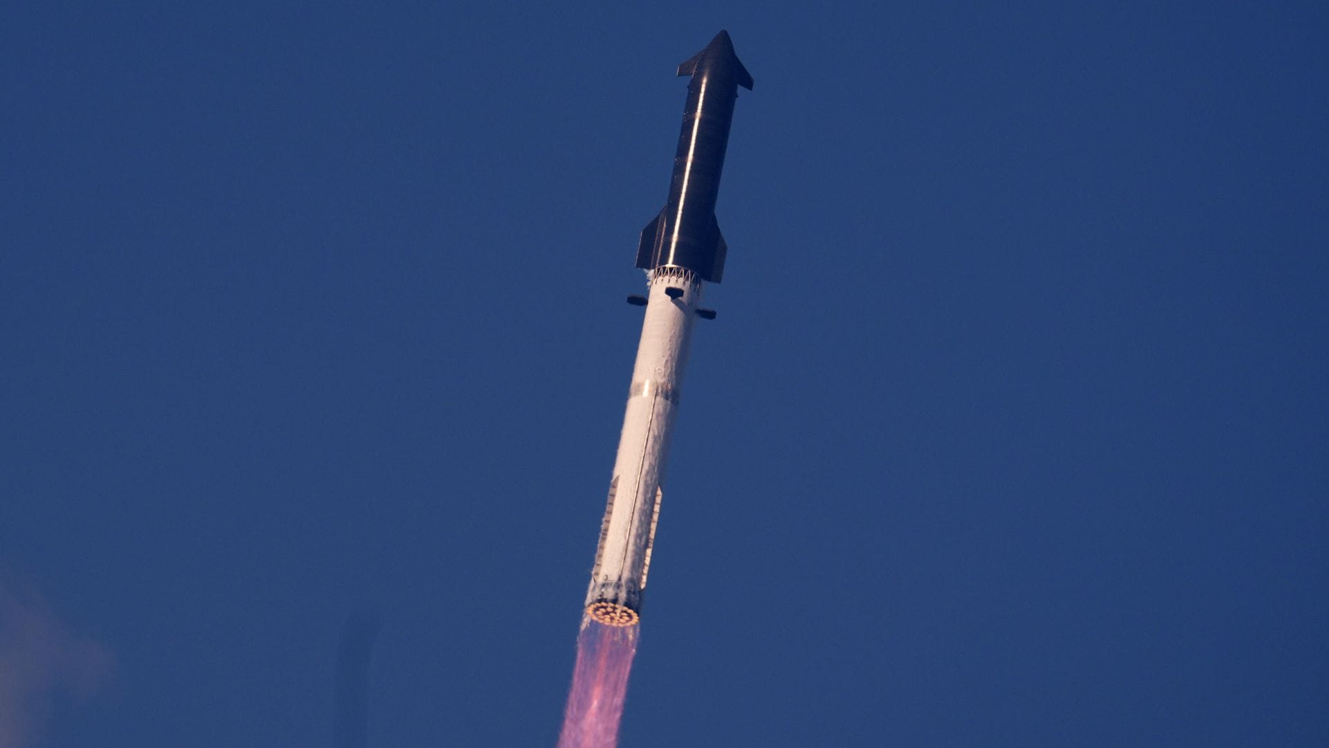 Eine überarbeitete Version der Riesen-Rakete hat einen zwölften Testflug absolviert.