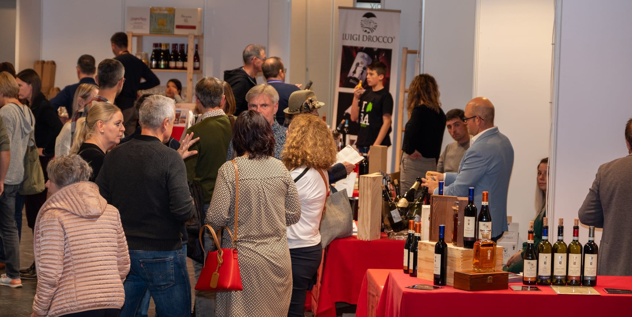 Gespräche, Probieren und Einkaufen, stand bei den zehn Winzern im Vordergrund.